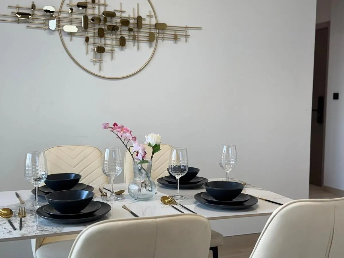 Ashri Hh Spacious Apartment In Jvc, Binghatti Luna Dubai 0*,