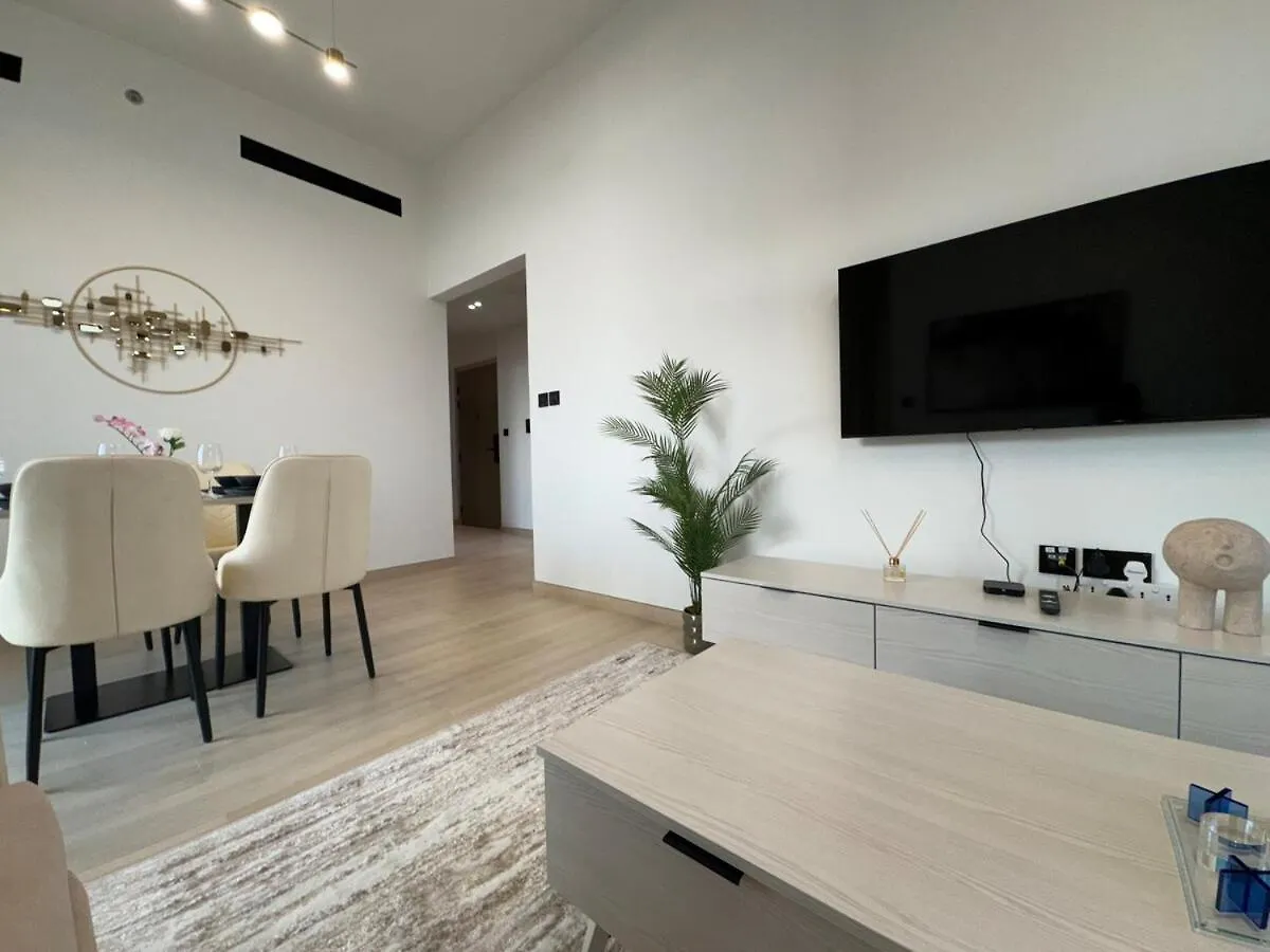 Ashri Hh Spacious Apartment In Jvc, Binghatti Luna Dubai 0*,